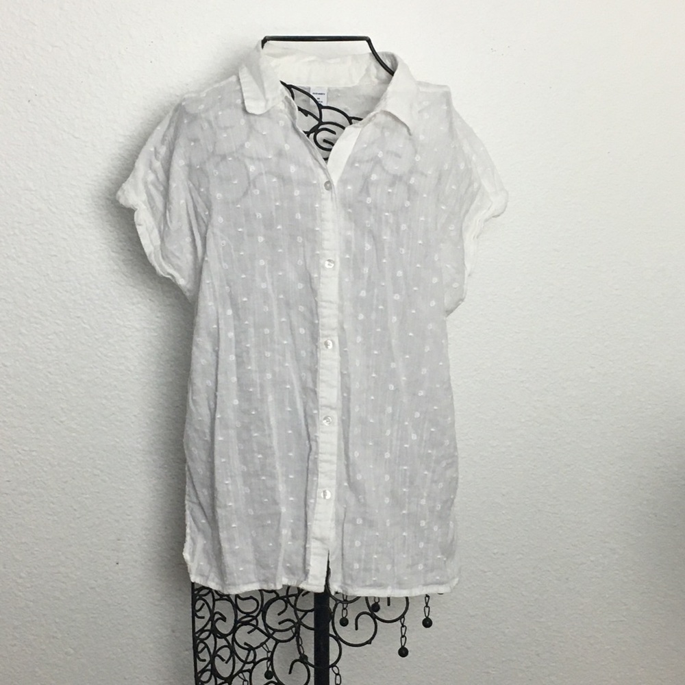 OLD NAVY M women’s white short-sleeved button-down blouse.
